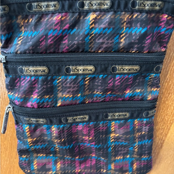 Lesportsac Handbags - Le Sportsac crossbody 3 zipper Multi Color VERY GOOD condition Polka Dot Strap